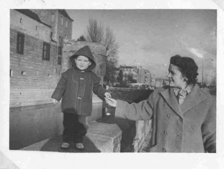 Voil� mon Papa...et ma Mamy... o) Et le Chateau des Ducs